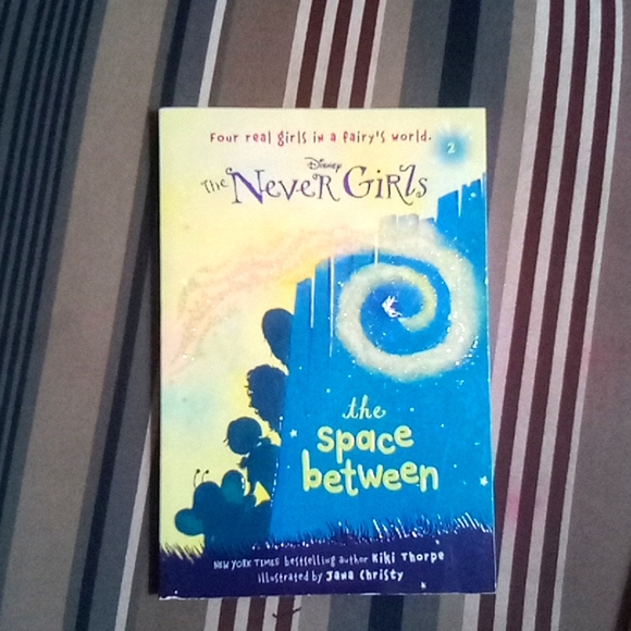 Books - Picture 2 of 5